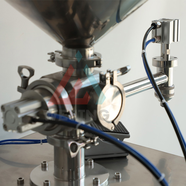 Mesin Pengisian Cairan Dan Tempel Vertikal Bergerak untuk Pembotolan