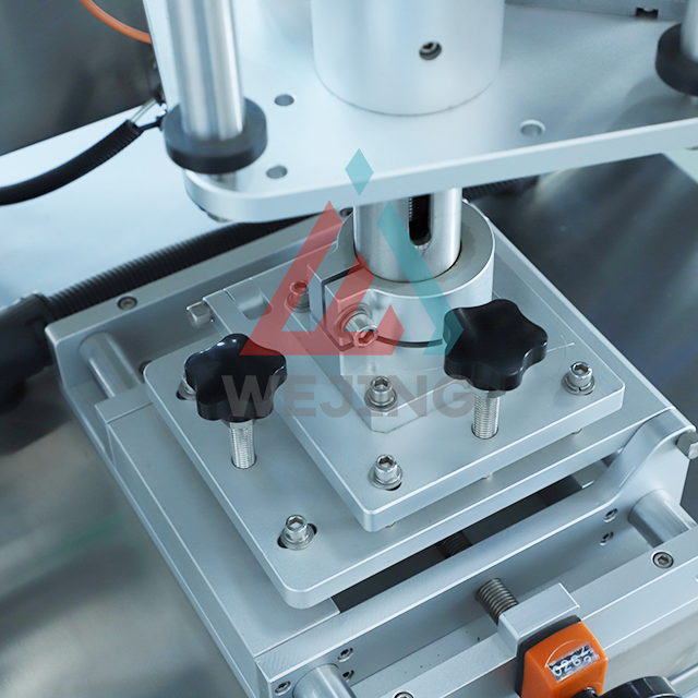 Аўтаматычная этикетировочная машына для круглых бутэлек з дакладным пазіцыянаваннем