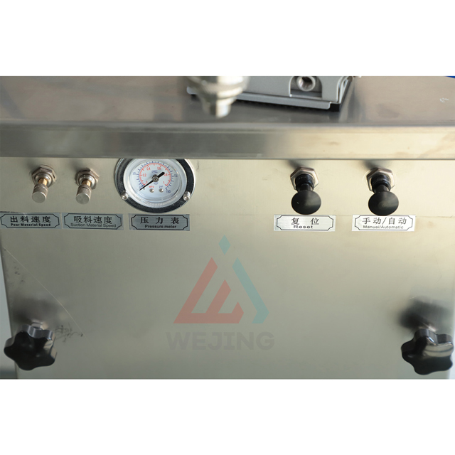 Mesin Pengisian Cairan Dan Tempel Vertikal Bergerak untuk Pembotolan