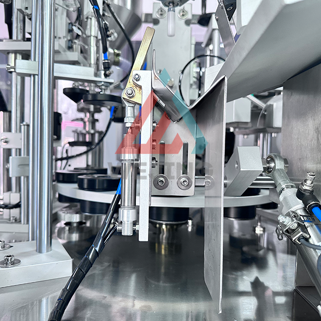 ผู้ผลิตเครื่องบรรจุและปิดผนึกหลอดเลเซอร์อัตโนมัติราคาต่ำ 