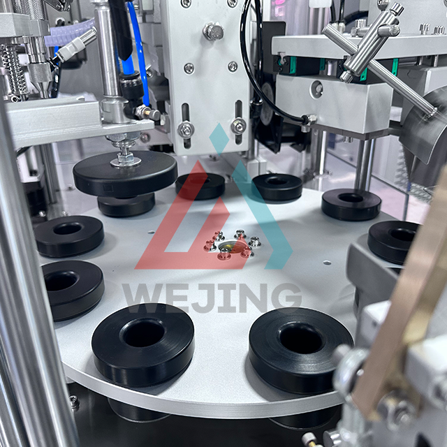 Автоматична лазерна машина за пълнене и запечатване на пластмасова тръба за зъби