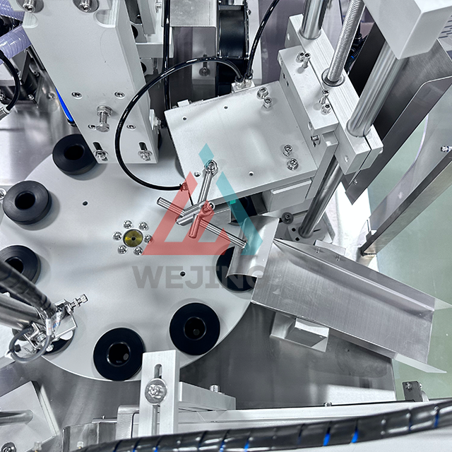 Автоматична лазерна машина за пълнене и запечатване на пластмасова тръба за зъби