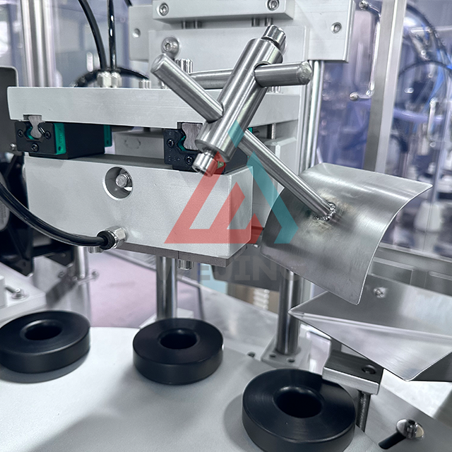 Producător de mașini de umplere și etanșare automată a tuburilor laser cu preț scăzut 