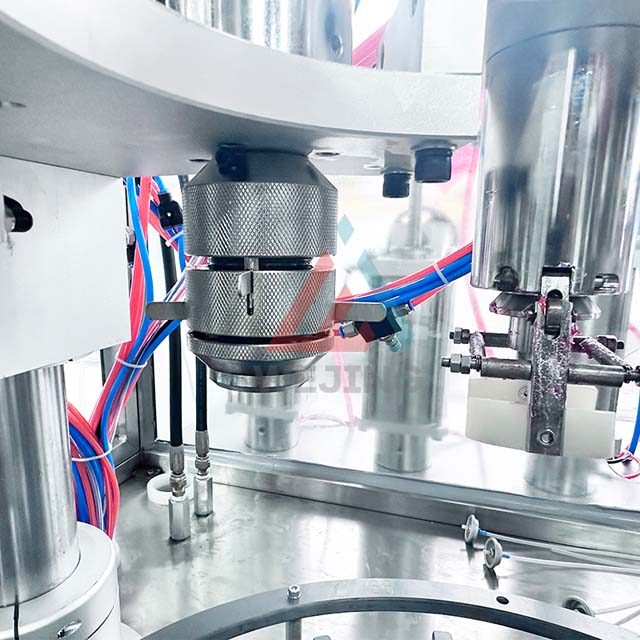 ผู้ผลิตเครื่องบรรจุละอองลอยอัตโนมัติขายตรงสำหรับผลิตภัณฑ์สเปรย์ละอองลอย