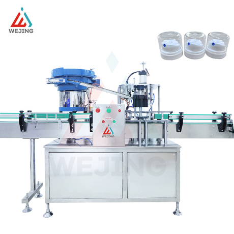 Aerosol Can Ekyuma ekikuba enkoofiira eky'ebweru .