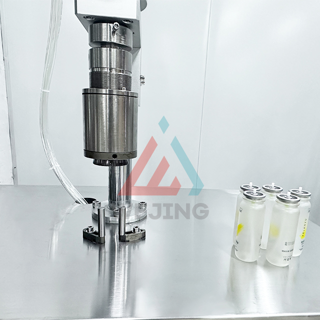 ნახევრად ავტომატური აეროზოლური სპრეის შეუძლია დამჭერი მანქანა აეროზოლური პროდუქტების შევსების დალუქვისთვის