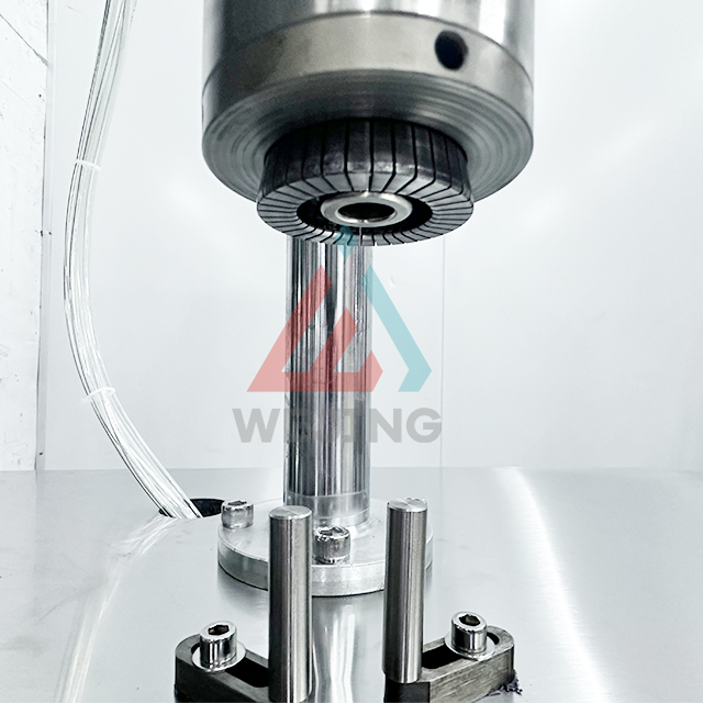 Semi Automatesch Aerosol Spraydousen Dichtungsmaschinn fir Aerosol Produkter extern Dichtung