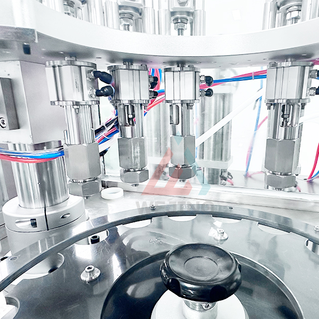 Helautomatisk produksjonslinje for fyllemaskin spar plass