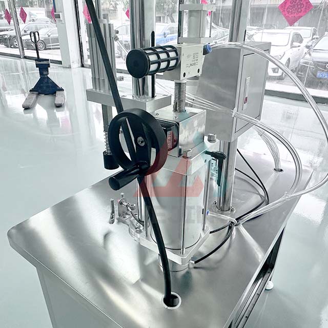 प्रेसर डिटेक्शन गेजको साथ अर्ध स्वचालित BOV एयरोसोल फिलिंग मेसिन