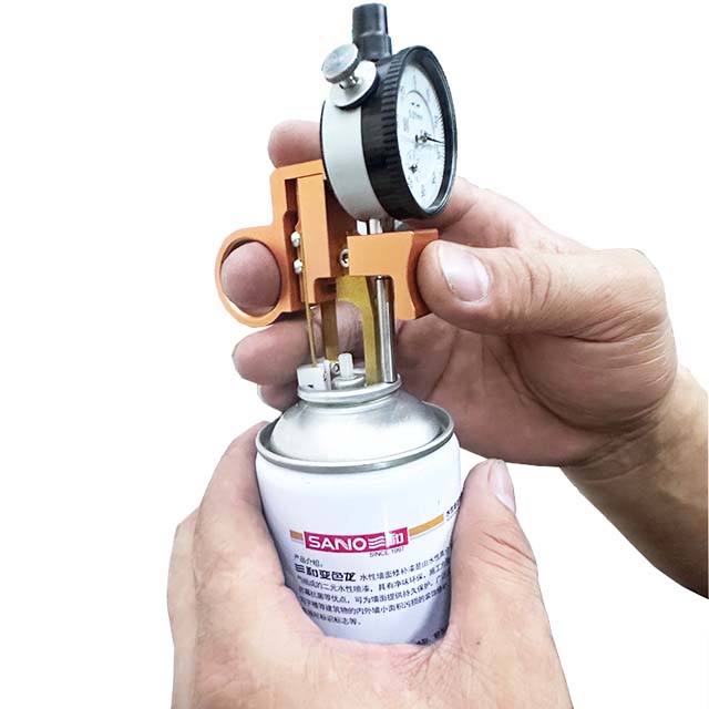 Spuitbus voor het afdichten van hoogte- en diametermeetinstrument