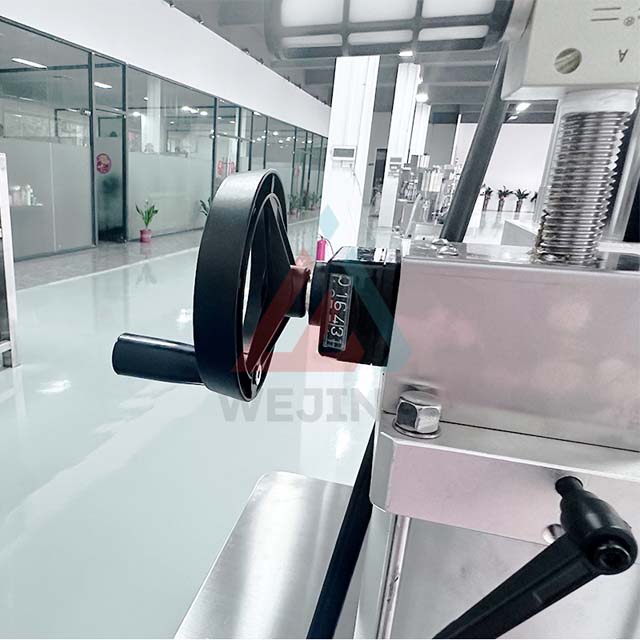 Pusiau automatinė BOV maišelio ant vožtuvo pildymo mašina, skirta aerozolių purškimo produktams Kinijos gamintojo tiesioginis pardavimas 